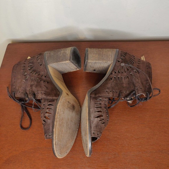 Vince Camuto Womens Shoes Booties Peep Toe Lace Up Brown Laser Cut Suede Sz 9 - Picture 4 of 7